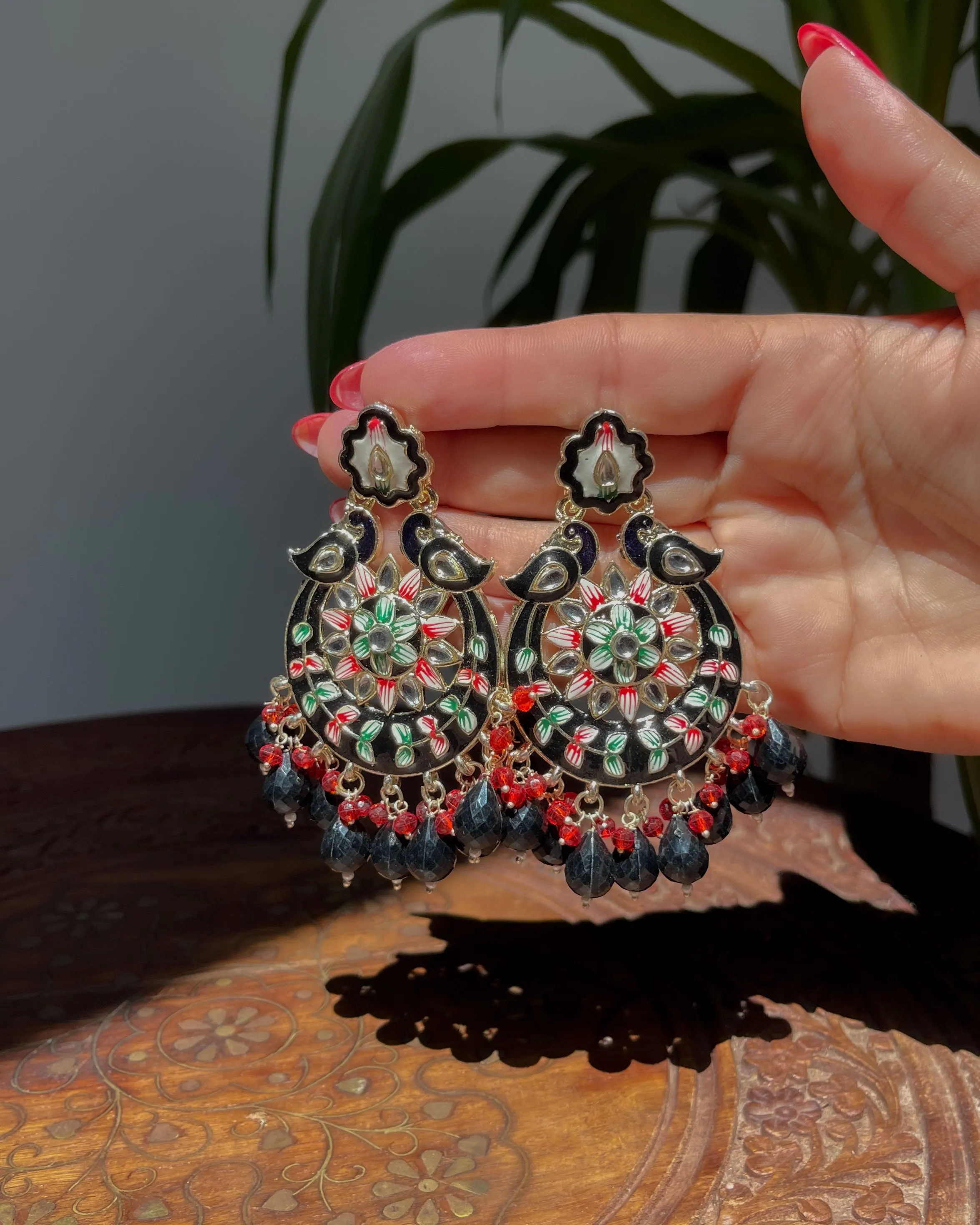 Statement bohemian earrings - Black